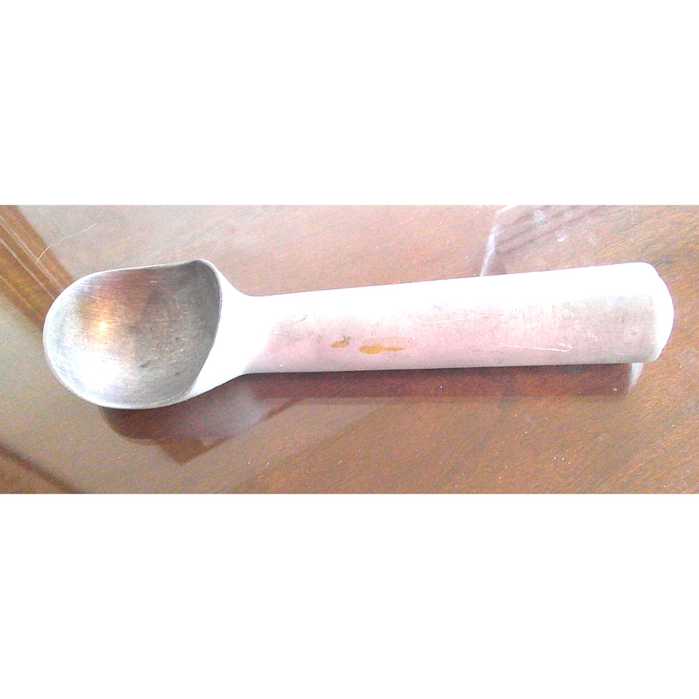 Vintage metal Pampered Chef ice cream scoop